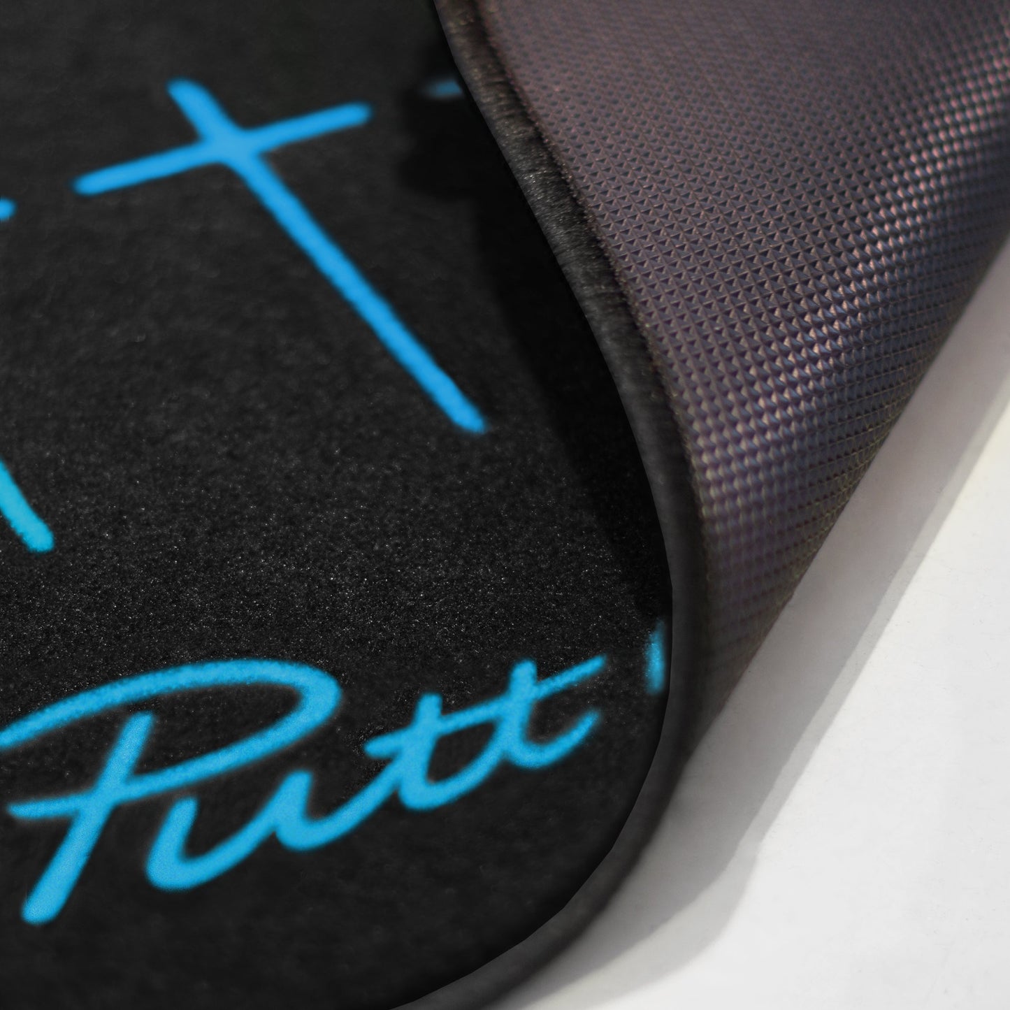 PuttOUT Putting Mat.