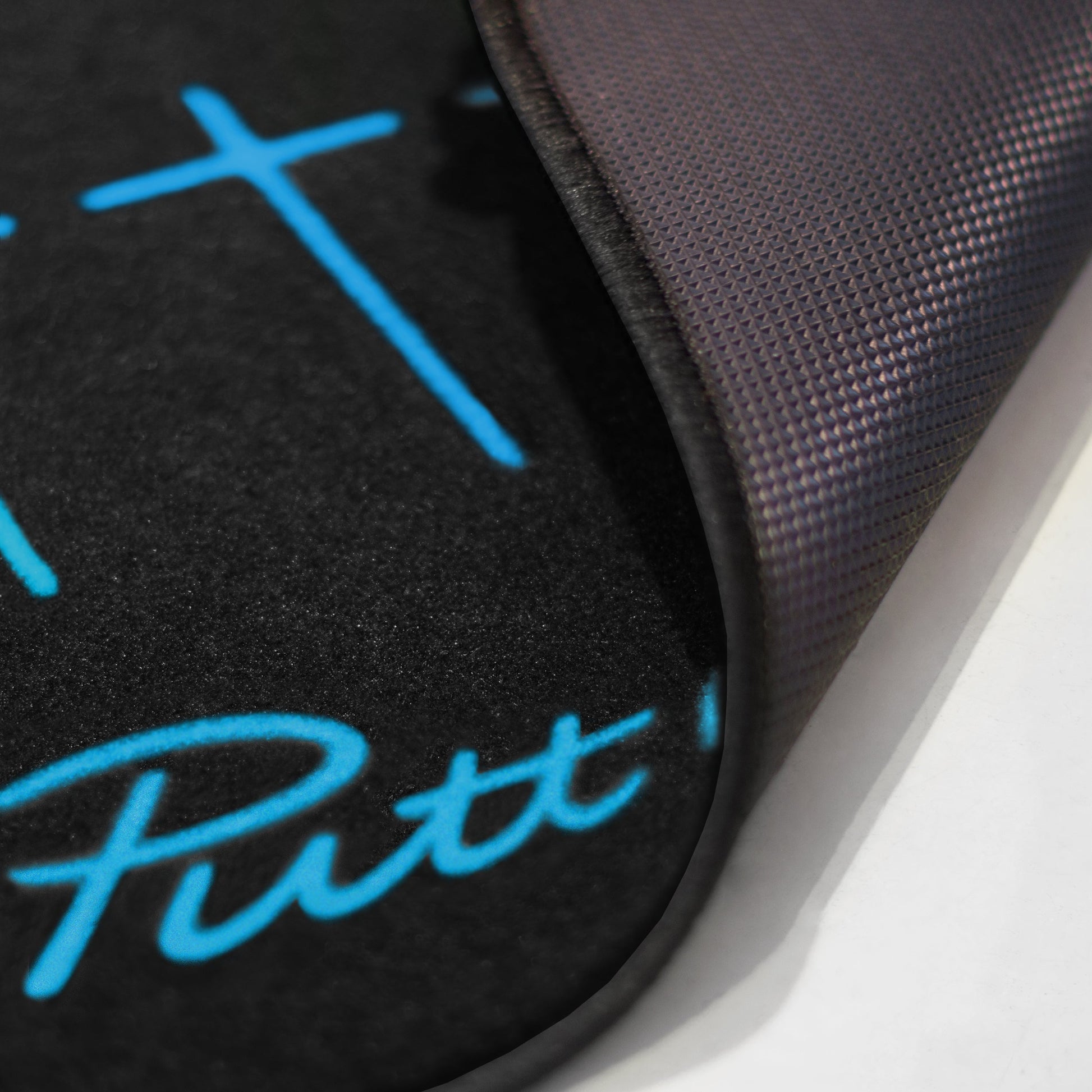 PuttOUT Putting Mat.