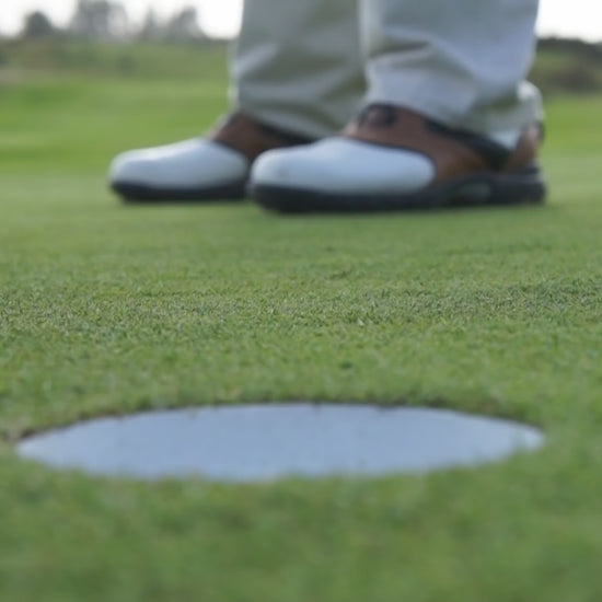 PuttOUT Pressure Putt Trainer.